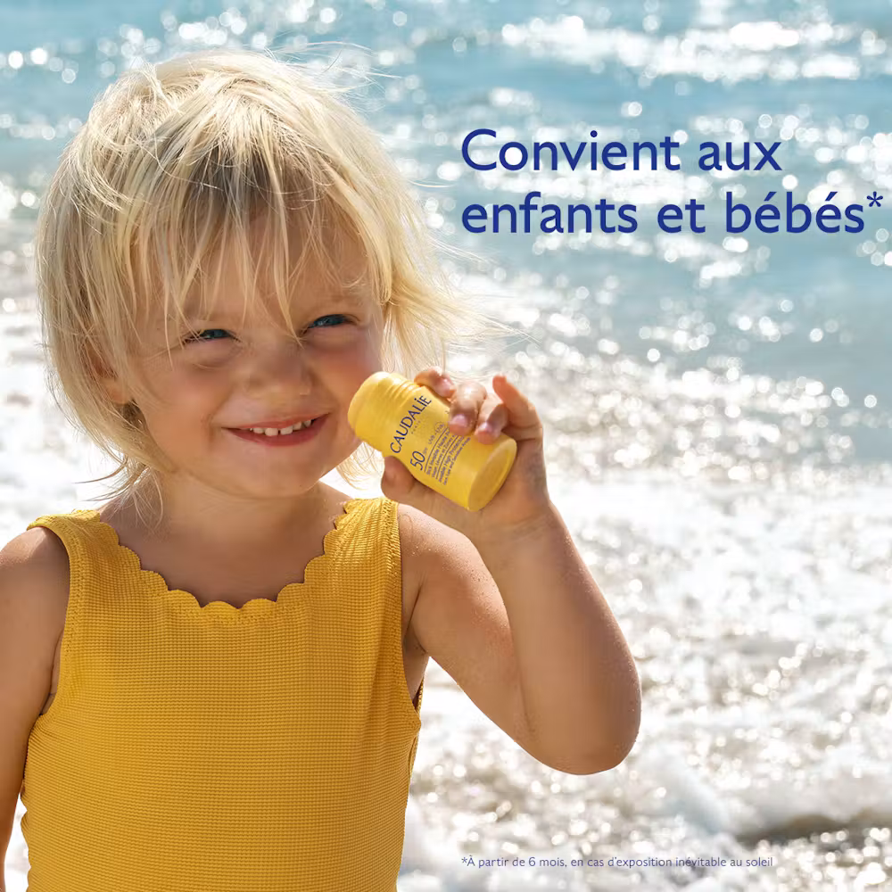 Le Stick Solaire Invisible Haute Protection SPF50 convient aux enfants et bébés